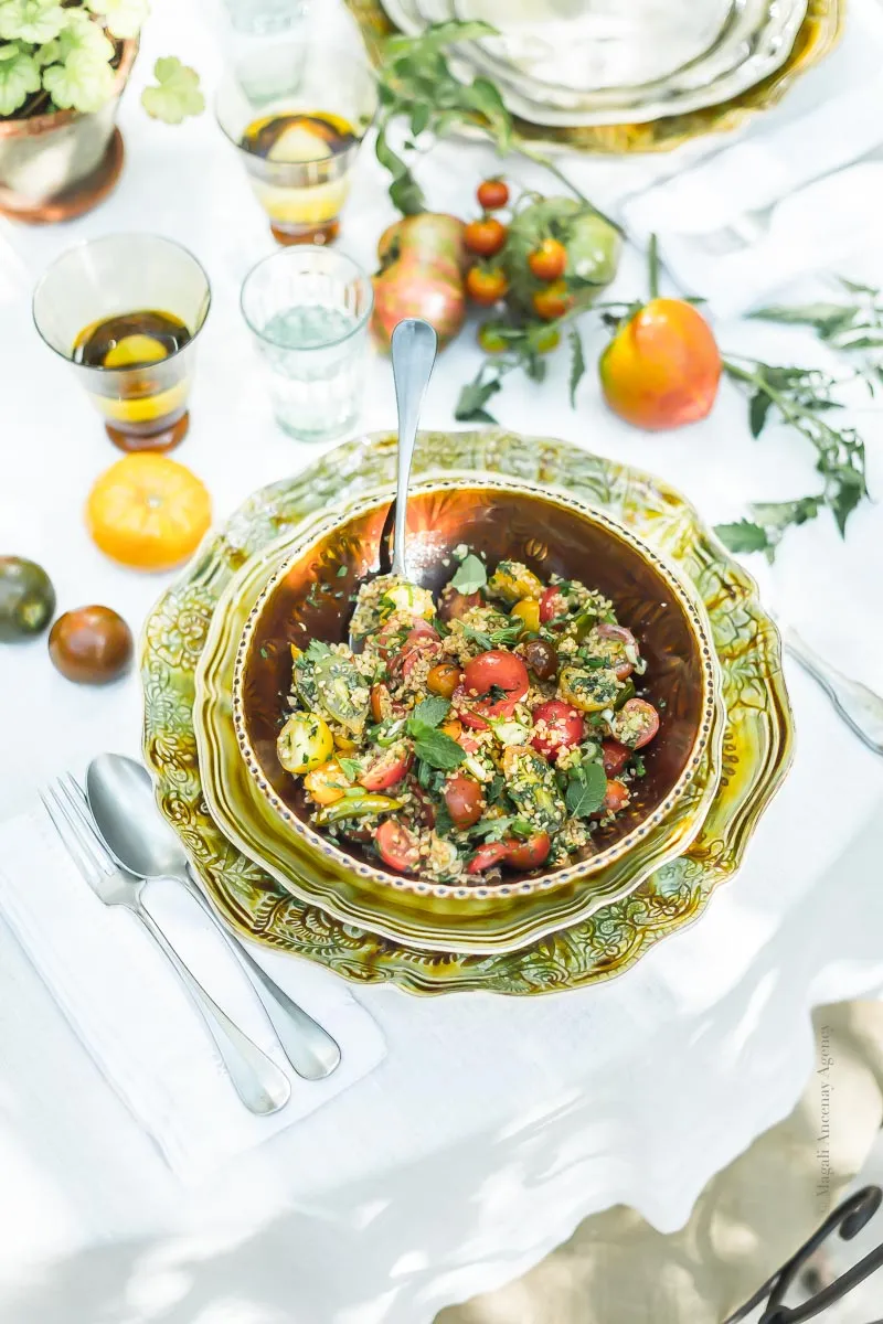 Salade de tomates et boulgour, vinaigrette à la mélasse de grenade