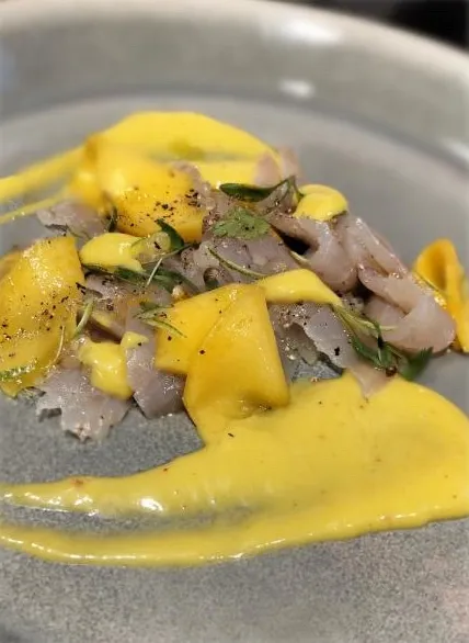 Recette Gravlax de bar, velours de mangue et citron caviar