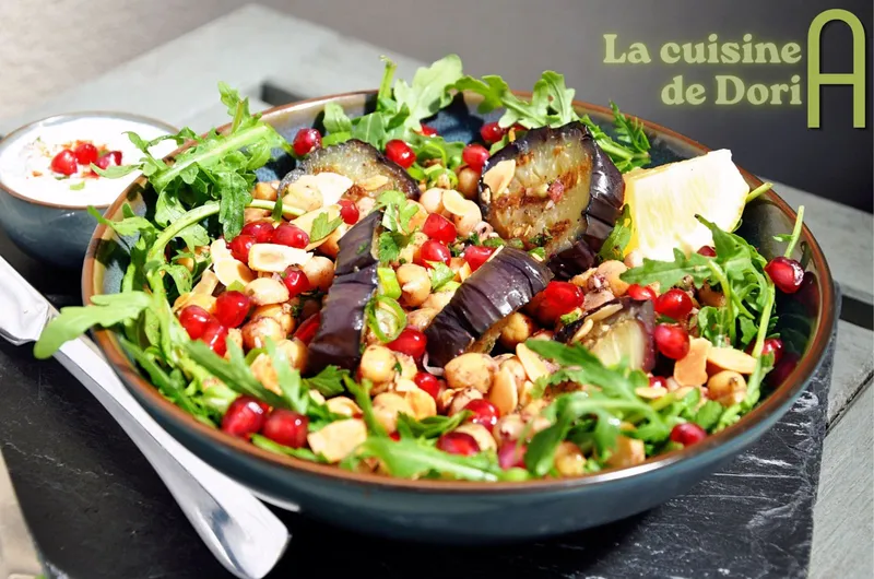 Salade d'inspiration libanaise, aux aubergines, pois chiches et zaatar