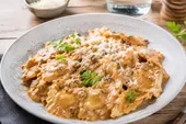 Raviolis sauce tomate crémeuse au jambon