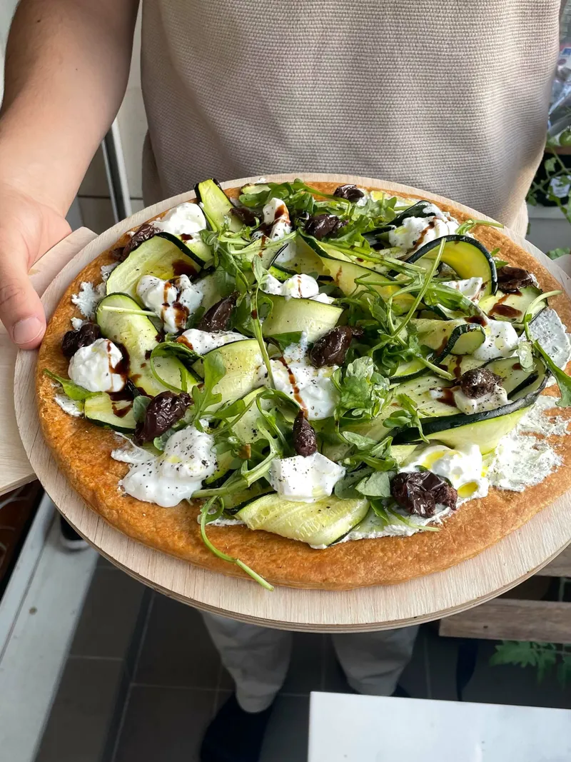 Tarte fine au Boursin, courgettes et olives noires