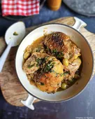 Cuisses de poulet aux dattes, olives vertes, citron confit et zaatar