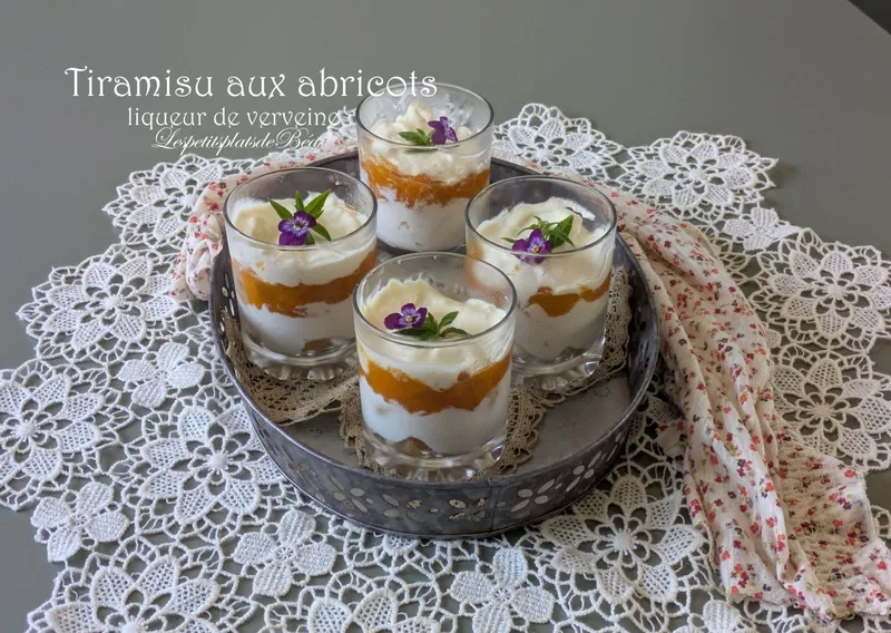 Tiramisu aux abricots et liqueur de verveine