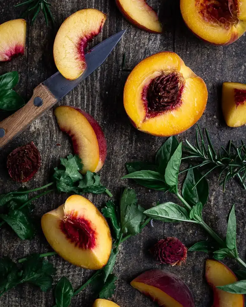 Pêches et nectarines : mes recettes préférées pour profiter de la saison