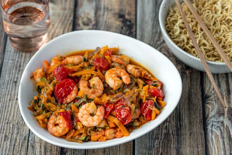 Wok de crevettes et légumes au TM7