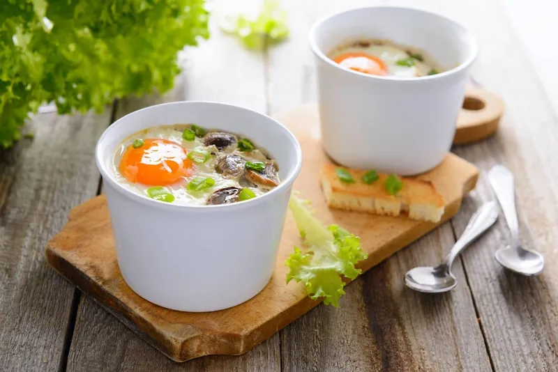 Œuf cocotte aux champignons Comté facile rapide prêt en 15 minutes