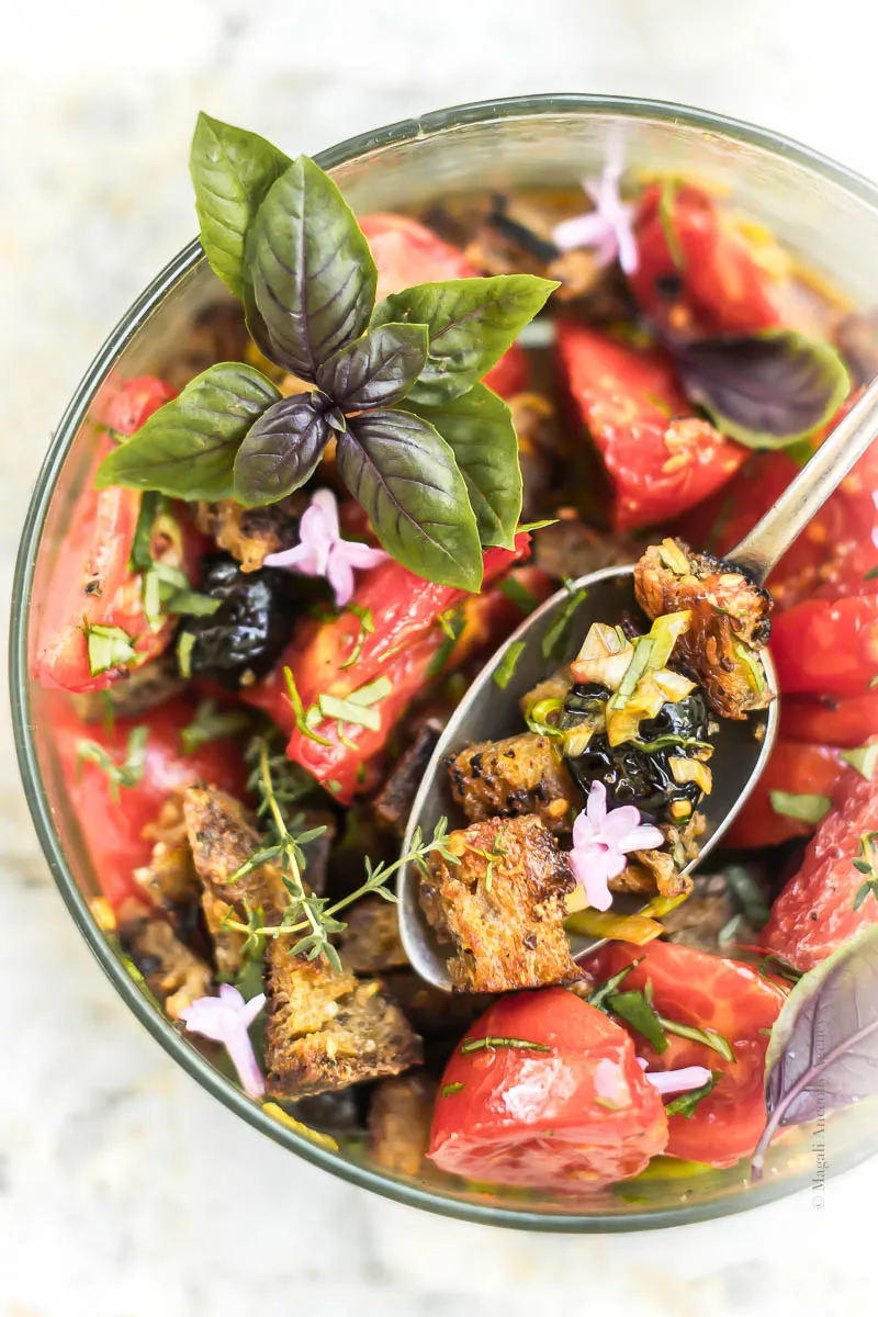 Panzanella aux tomates anciennes, recette anti-gaspi