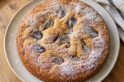 Gâteau moelleux aux figues, noisettes et rhum