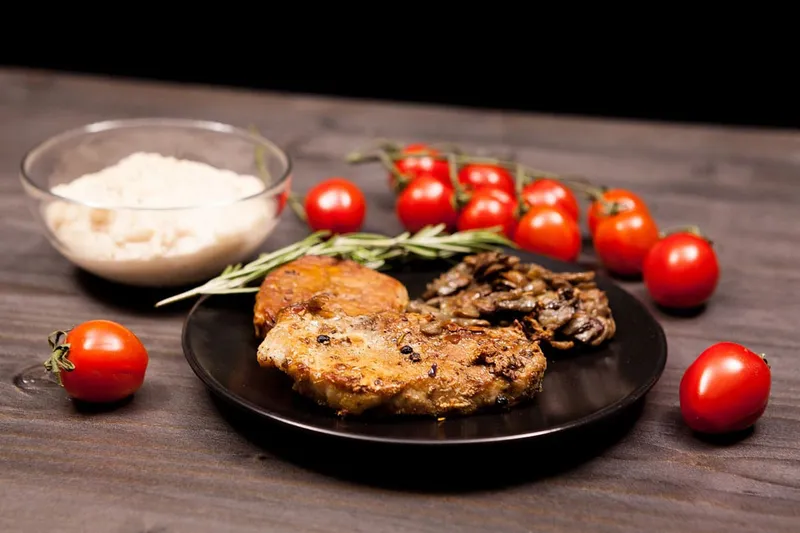 Côtes de porc à l’origan et sauce tomate facile