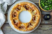 Tarte feuilletée au chèvre, bacon et miel