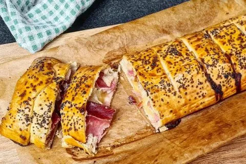 Strudel au jambon cru, tomme et pomme