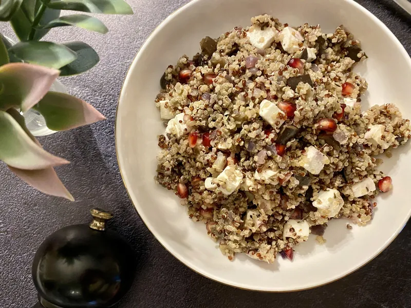 Salade de quinoa aux aubergines et à la feta