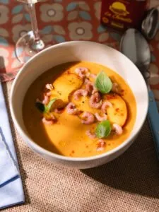 Gaspacho de pêches, une recette estivale pleine de fraîcheur !