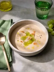 Ajo blanco : la soupe froide andalouse que vous allez surkiffer !