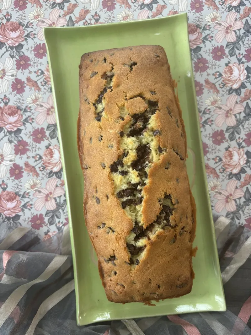 Cake aux pépites de chocolat.