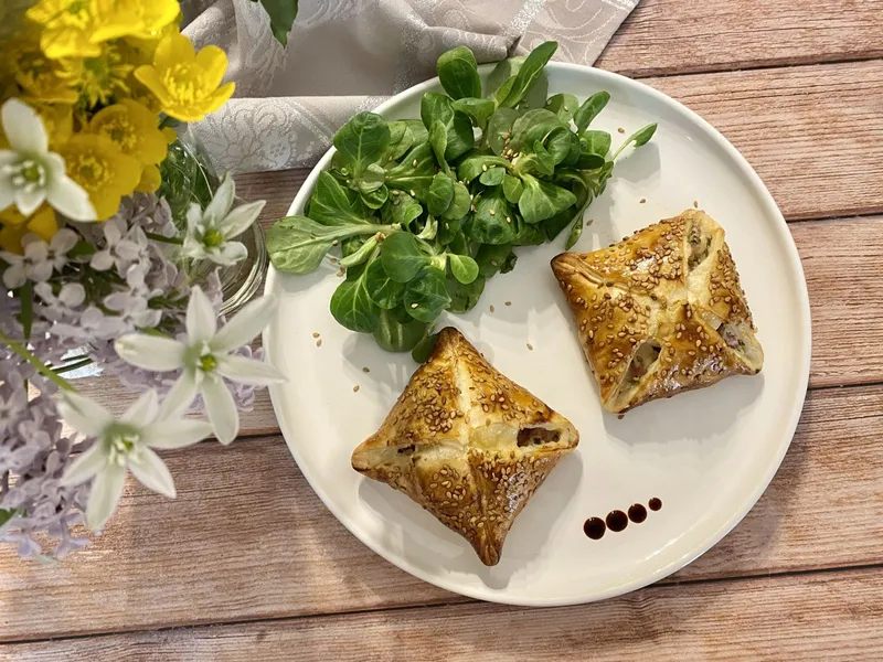 Panier feuilleté au bacon, oignon et chèvre