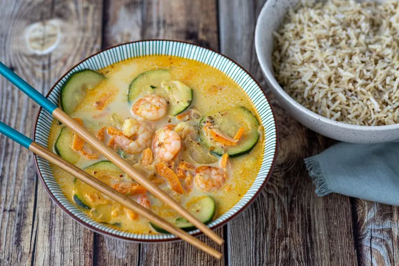 Curry de crevettes et légumes au lait de coco