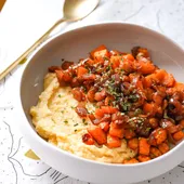 Polenta crémeuse à la coco & courge butternut épicée
