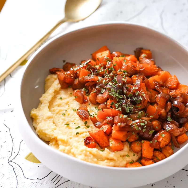 Polenta crémeuse à la coco & courge butternut épicée
