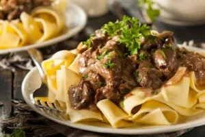 Bœuf Stroganoff, recette facile et crémeuse