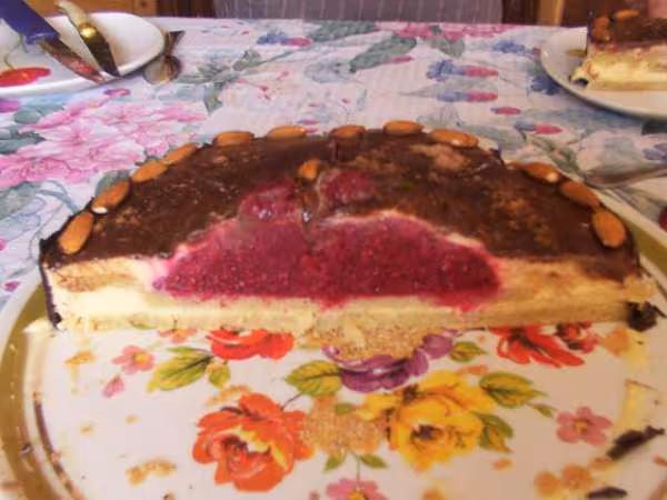 Coupe de l entremet chocolat blanc framboise