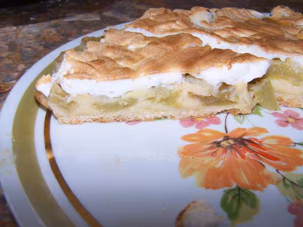 Tarte a la rhubarbe meringuee