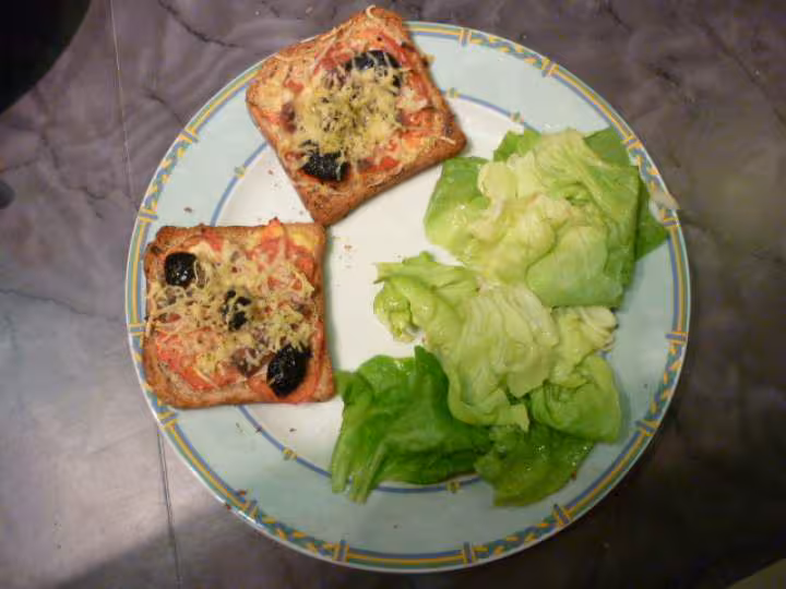 Tartines tomates anchois olives