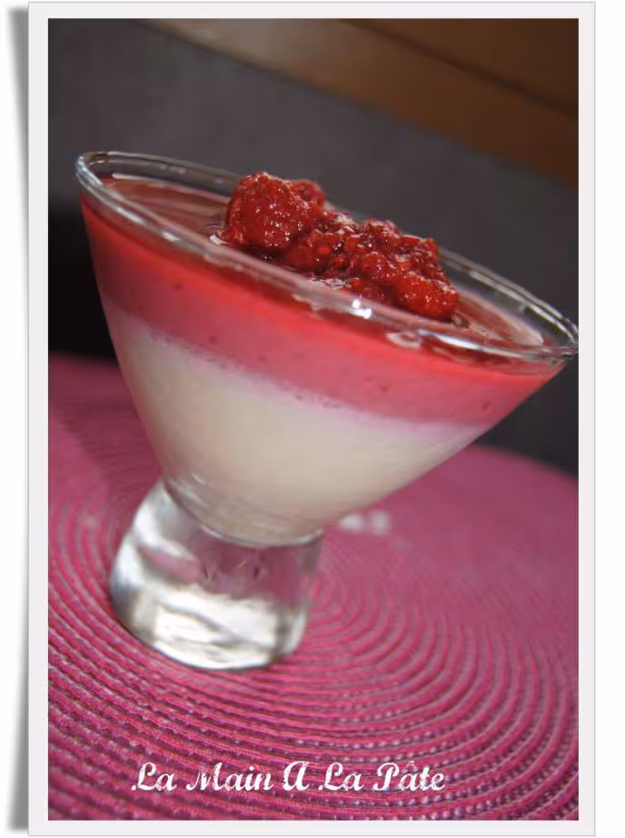 Coupe soja mousse framboise et framboises au sirop