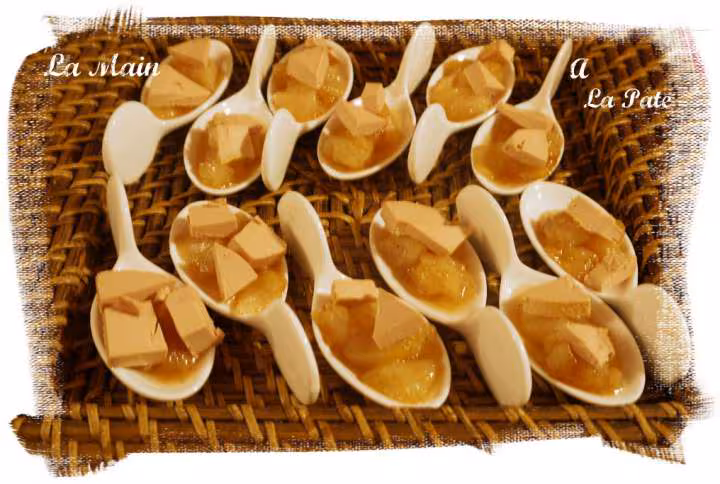Cuillers aperitives aux poires epicees et foie gras