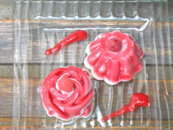 Duo de mousse glacee framboise peche blanche