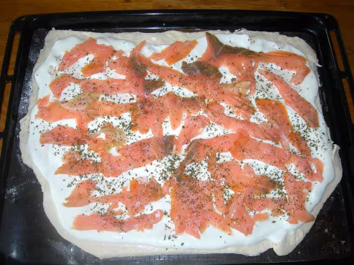 Flammenkueche au saumon avant cuisson