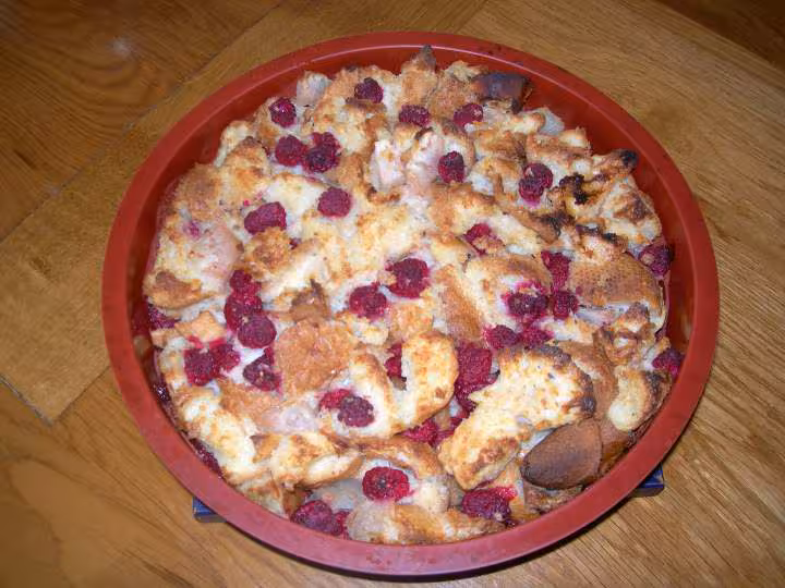 Pain perdu framboises poires