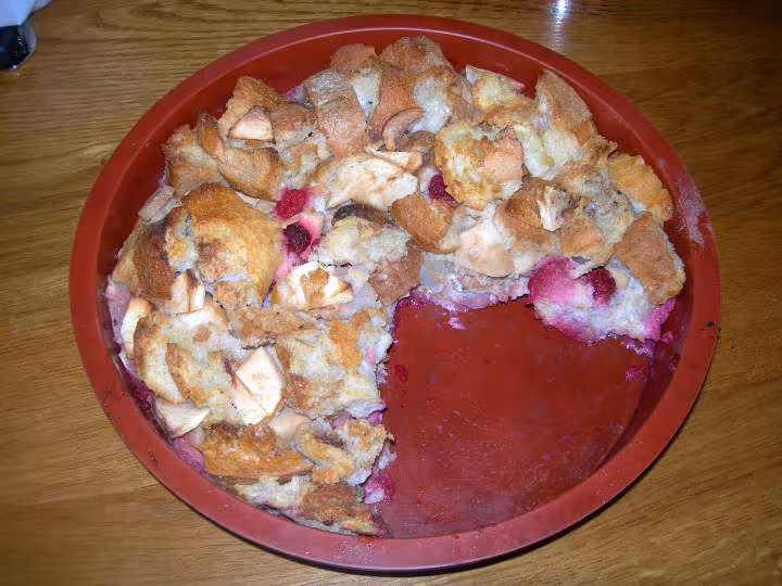 Pain perdu pommes framboises poires