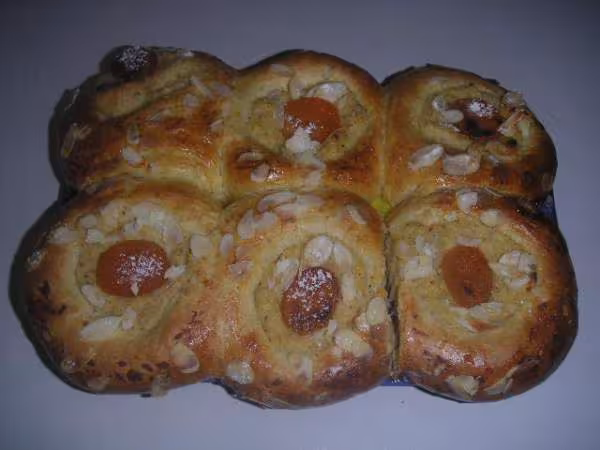 Petits pains brioches a la creme d amandes