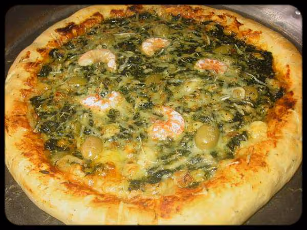 Pizza chessy croute aux epinards et crevettes