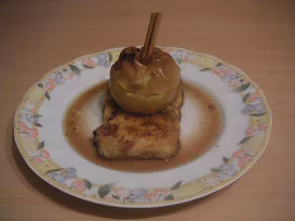 Pomme au four sur tranche de pain perdu brioche