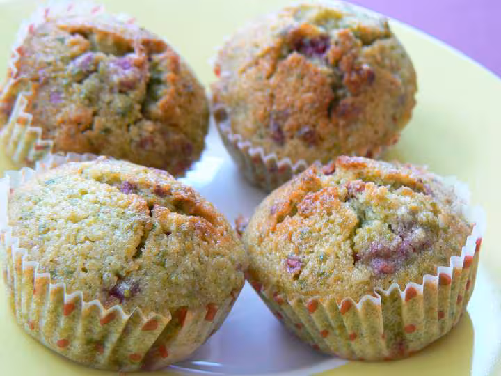 Financiers pistaches framboises