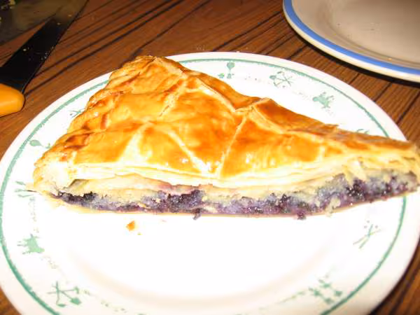 Galette a la frangipane et aux myrtilles