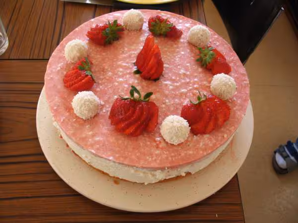 Gateau a la fraise et au vin mousseux