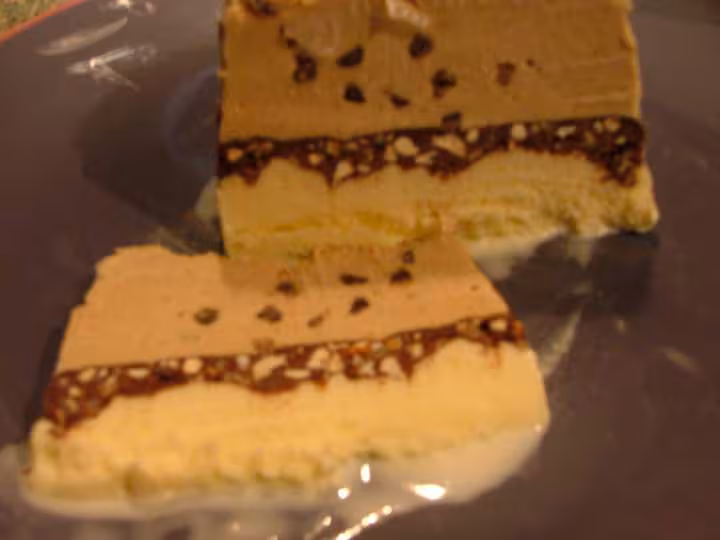 Buche speculoos et pepites de choco et vanille avec entre deux choco nougatine croquante