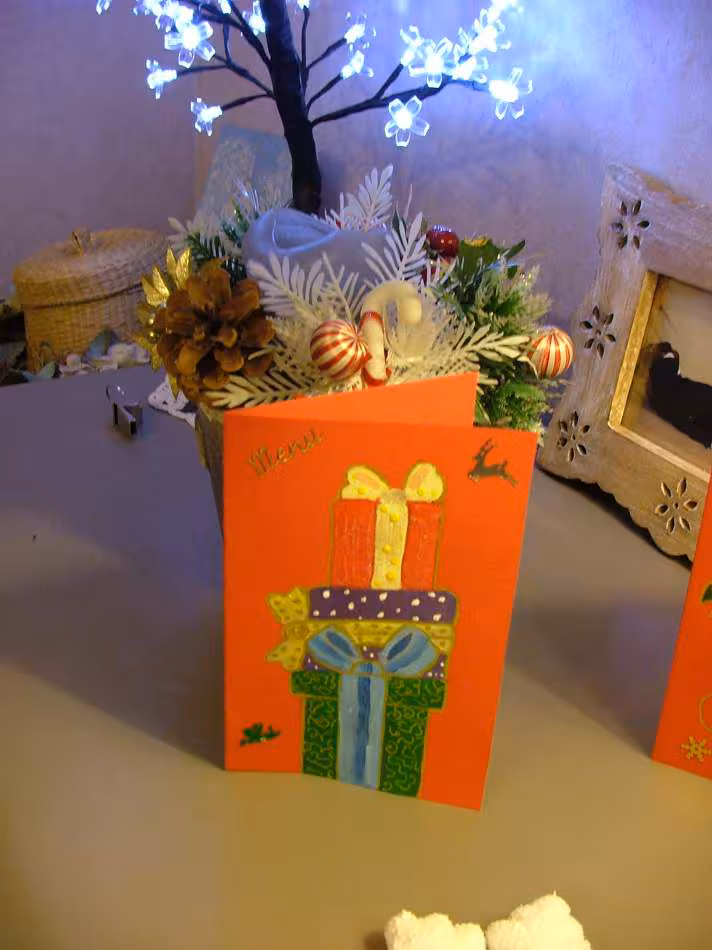 Menu de noel fait main peinture et petites decos