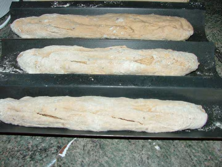 Pain en map et cuisson four les baguettes pretes a etre enfournees