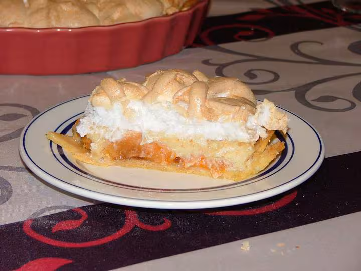 Part de ma tarte abricots frais amandine meringuee