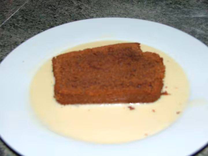 Part du cake le pleyel et sa creme anglaise maison