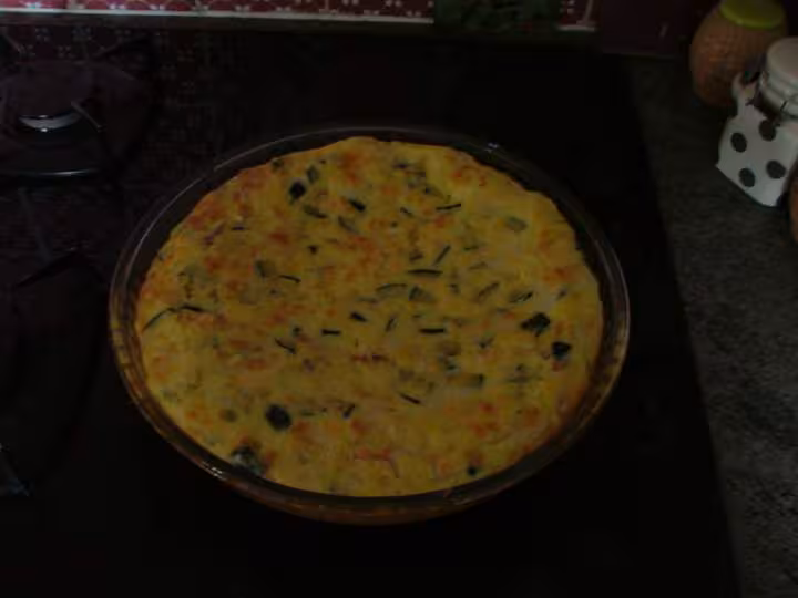 Une creation avec les ingredients du refrigerateur quiche sans pate au chevre courgettes et jambon serrano