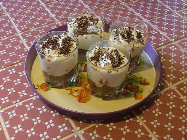 Verrines a la creme de mascarpone et mousse choco marrons