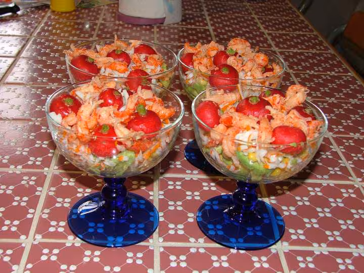 Verrines avocat mais surimi rape queues de langoustines et radis