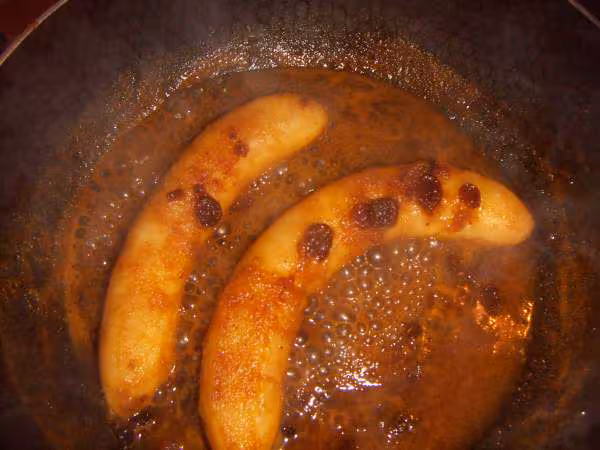 Bananes flambees aux epices dans l assiette recette wwet