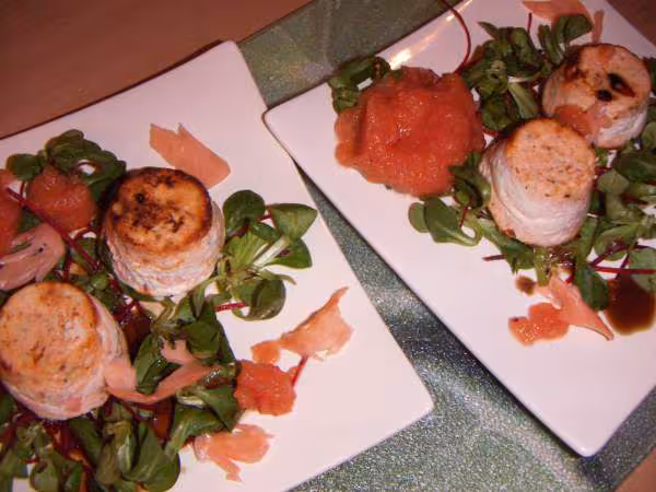 Terrines de saumon et coulis de tomates