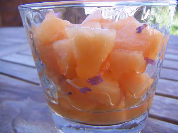 Verrines de melon au muscat et fleurs de lavande